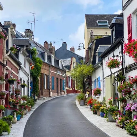 Bed & Breakfast La Maison Du Port *