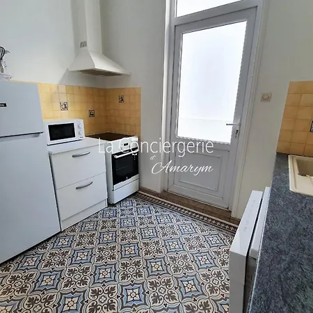 La Maison Du Port Bed & Breakfast