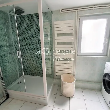 La Maison Du Port Bed & Breakfast *