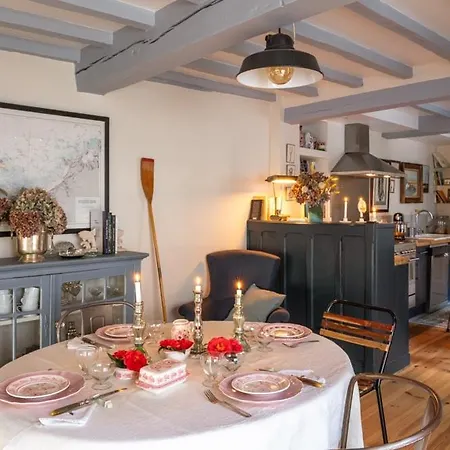 La Maison Du Port Bed and breakfast